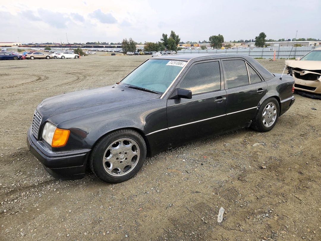 Vue de 1993 MERCEDES-BENZ 500 E, angle 1