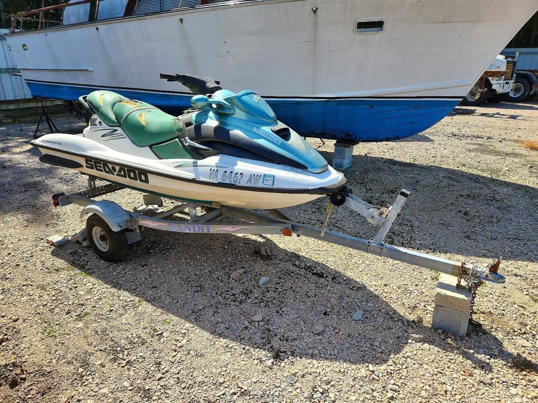 Вид 2000 SEA-DOO GTX JET SKI, угол 1