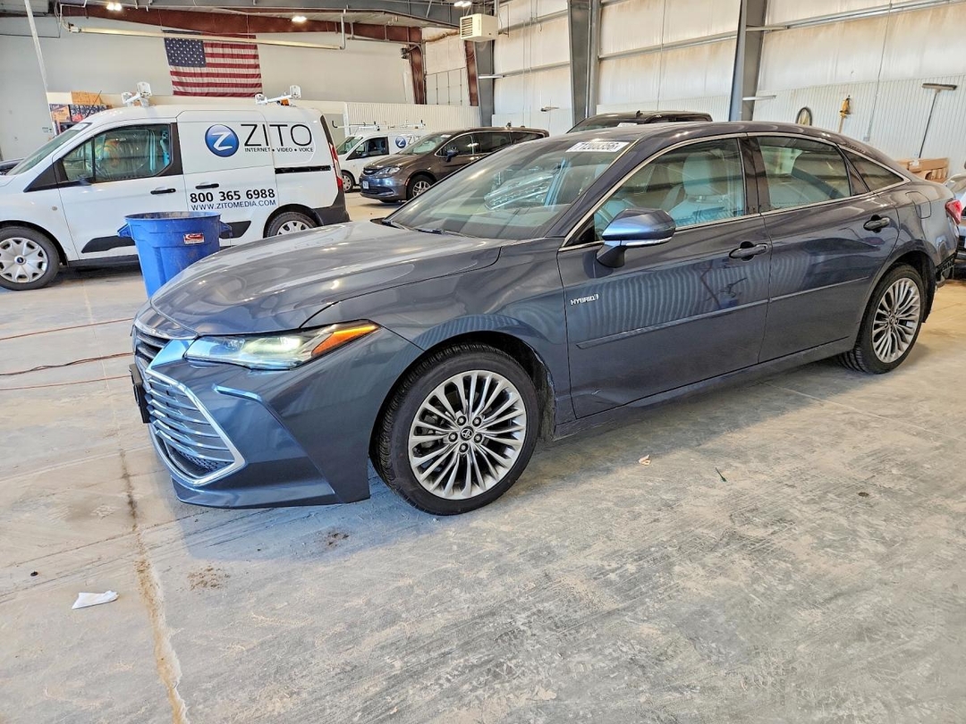 Vue de 2019 TOYOTA AVALON HYBRID LIMITED, angle 1