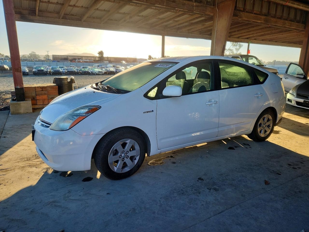 Vue de 2008 TOYOTA PRIUS BASE, angle 1