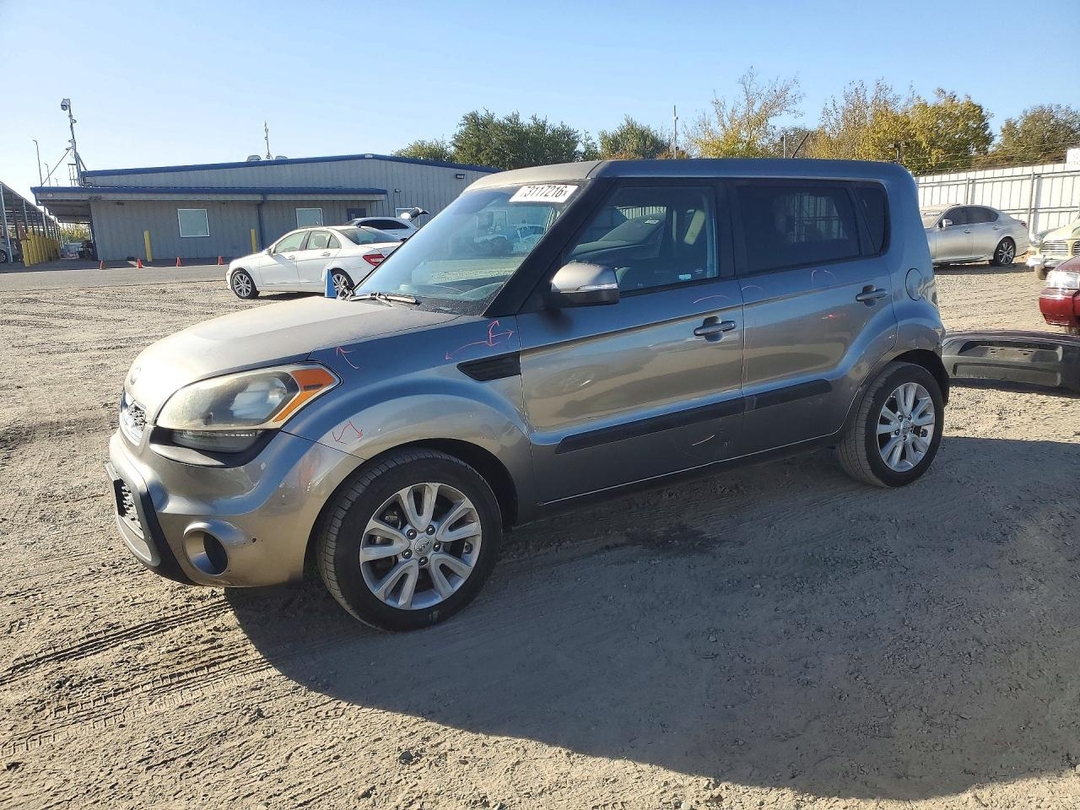 Vue de 2013 KIA SOUL +, angle 1