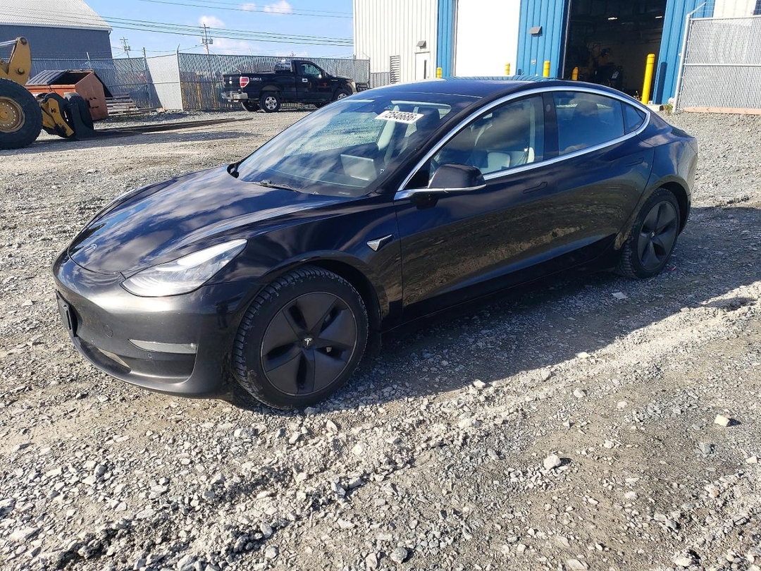 Vista de 2018 TESLA 3, ángulo 1