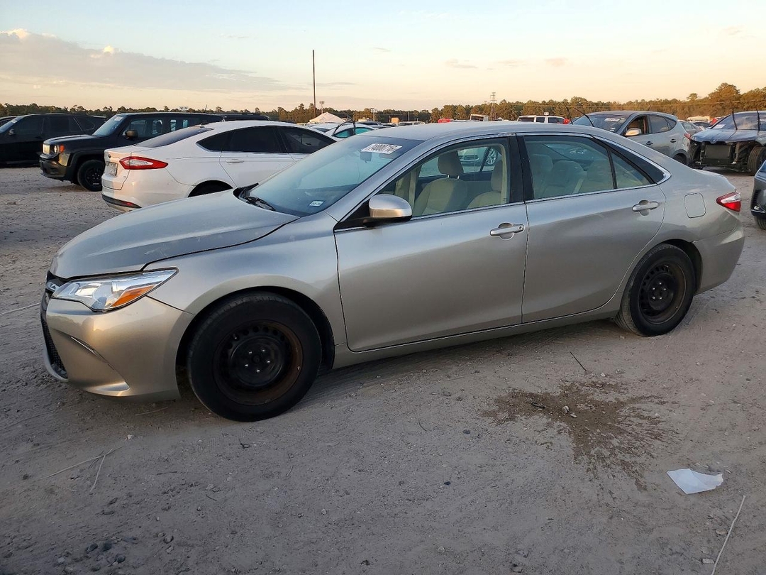 منظر 2016 TOYOTA CAMRY LE، زاوية 1