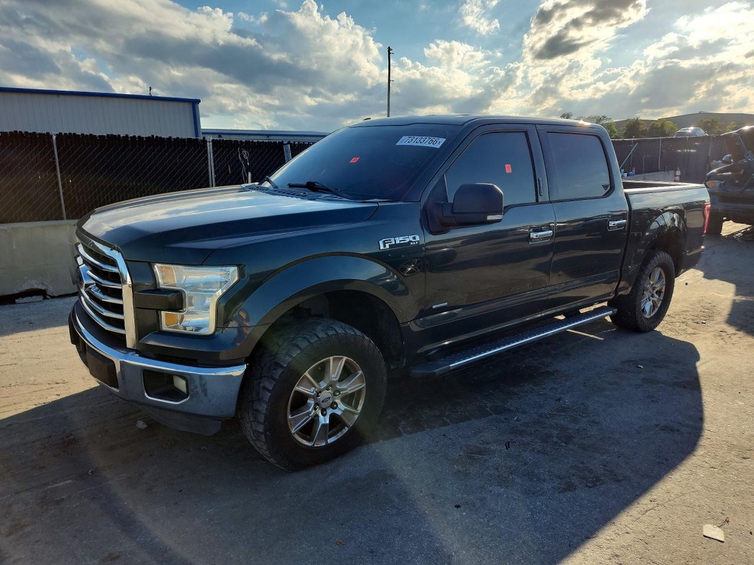 Вид 2015 FORD F150 SUPERCREW, угол 1