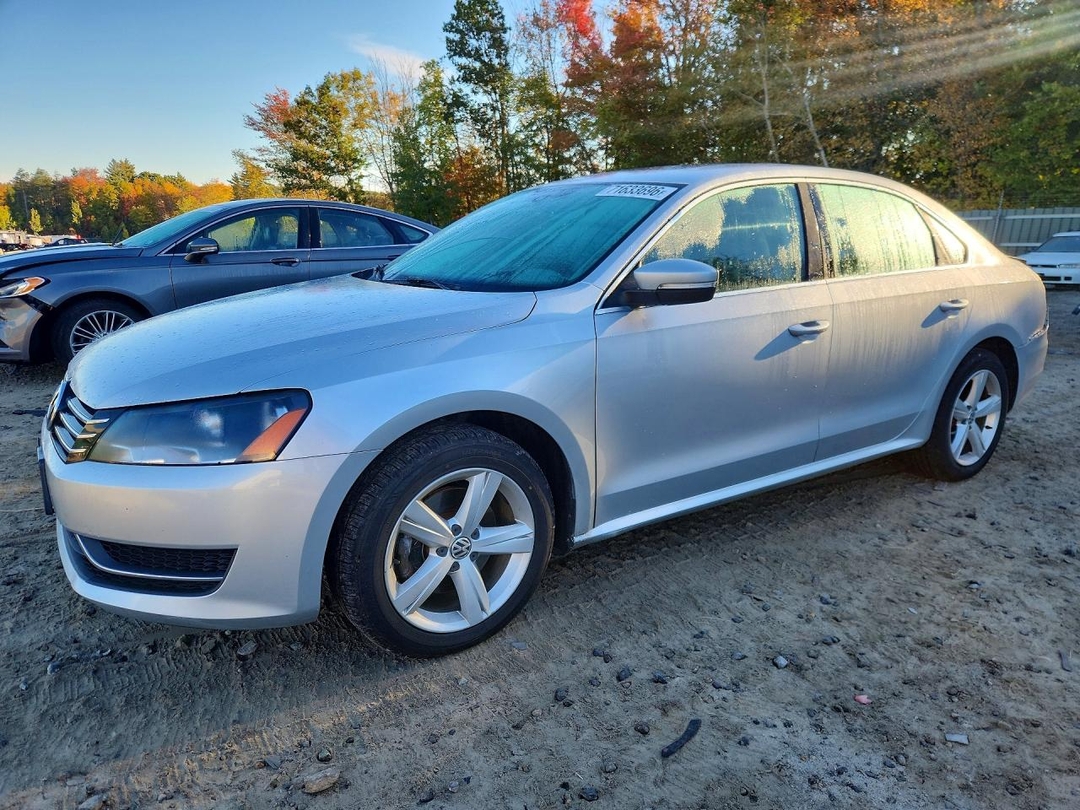Вид 2013 VOLKSWAGEN PASSAT SE, угол 1
