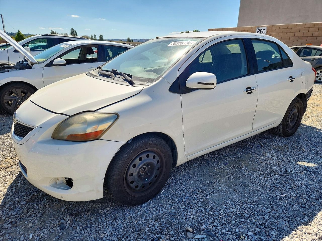 منظر 2010 TOYOTA YARIS BASE، زاوية 1