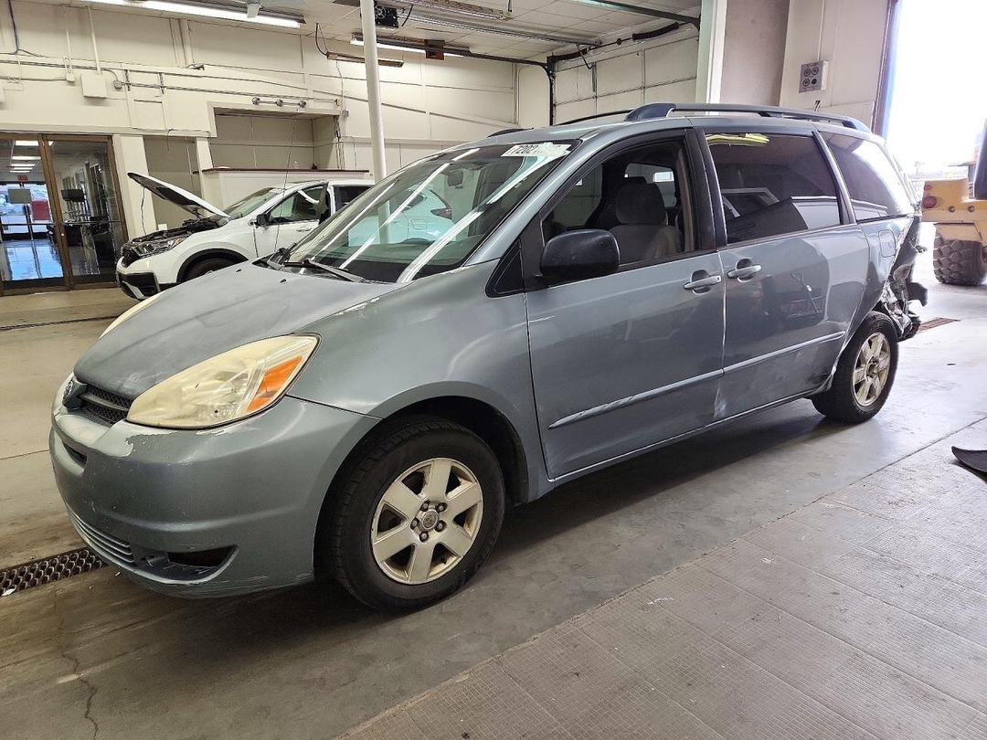Вид 2004 TOYOTA SIENNA LE 7 PASSENGER, угол 1