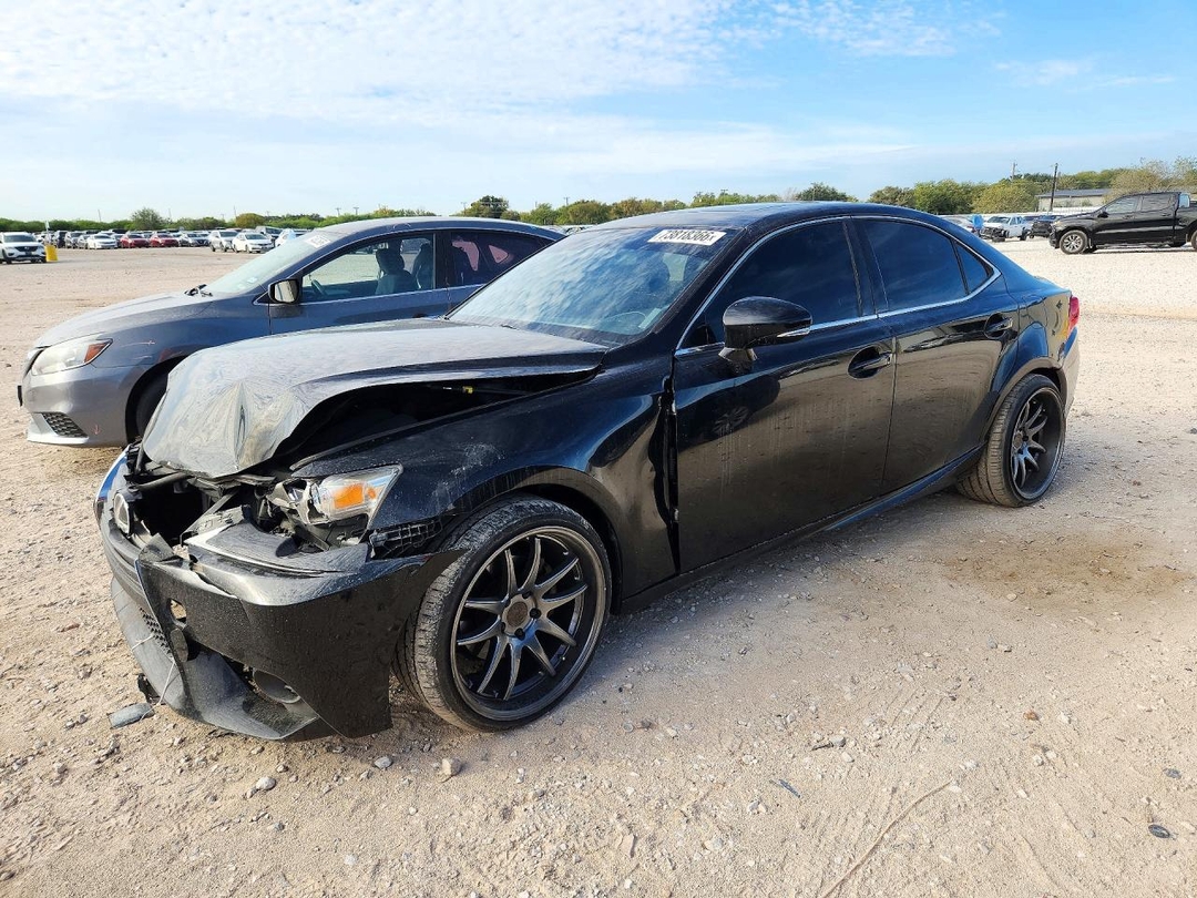 Vue de 2014 LEXUS IS 250, angle 1
