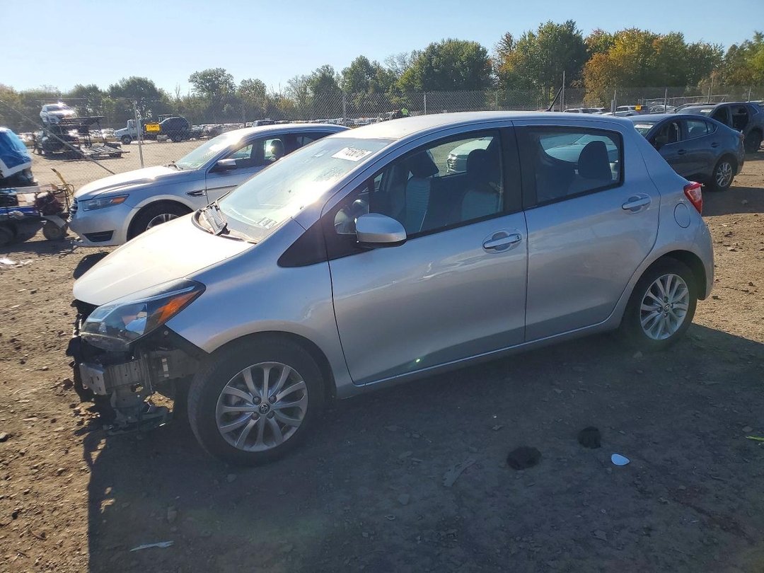 Vue de 2018 TOYOTA YARIS 5-DOOR LE, angle 1