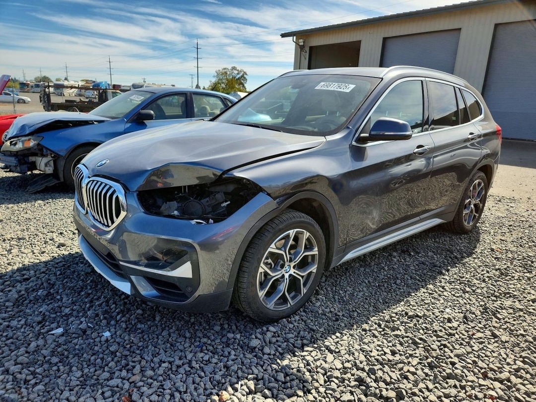 منظر 2021 BMW X1 XDRIVE28I، زاوية 1