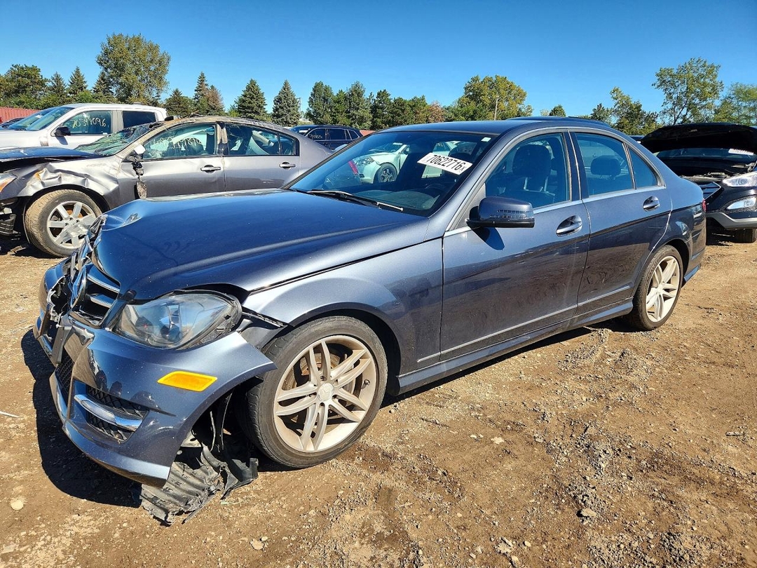 منظر 2014 MERCEDES-BENZ C 300 4MATIC، زاوية 1