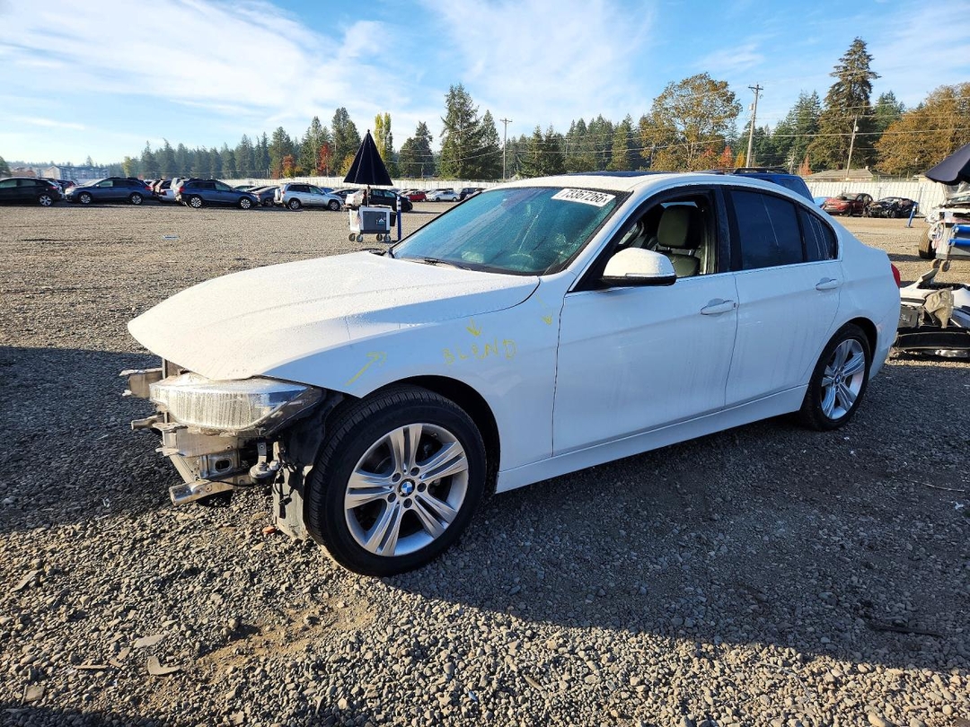 منظر 2017 BMW 330 I، زاوية 1