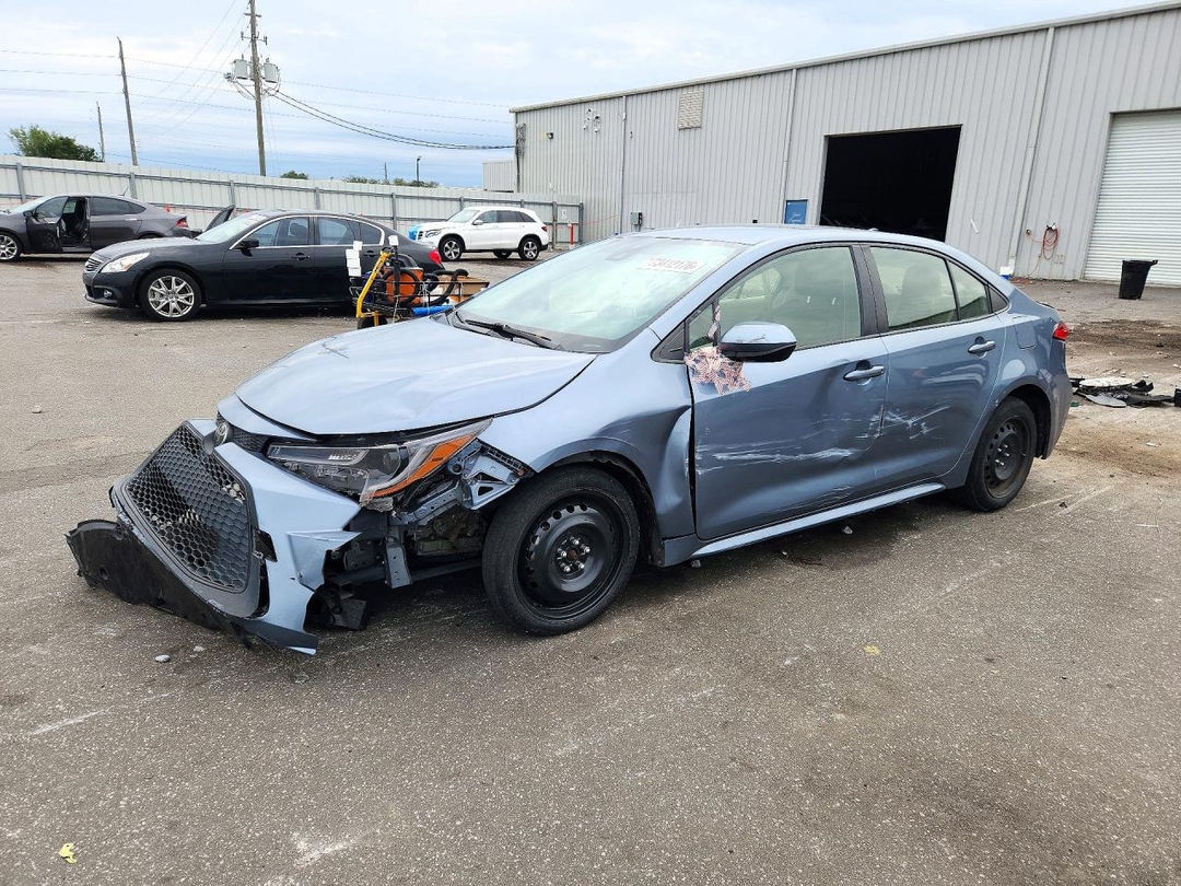 Vista de 2021 TOYOTA COROLLA LE, ángulo 1