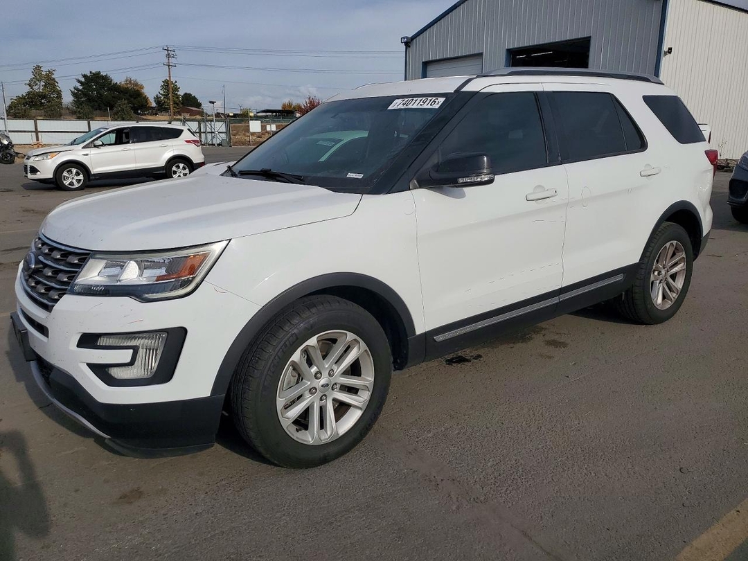 Vue de 2017 FORD EXPLORER XLT, angle 1