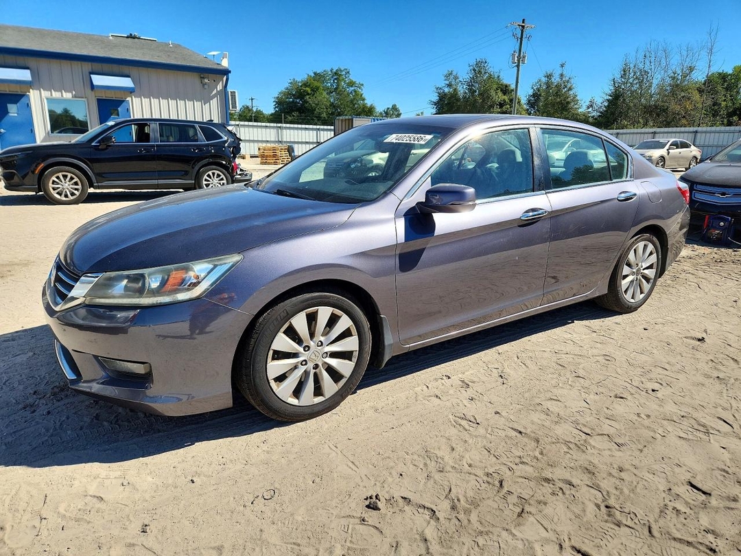 Vue de 2015 HONDA ACCORD EXL, angle 1