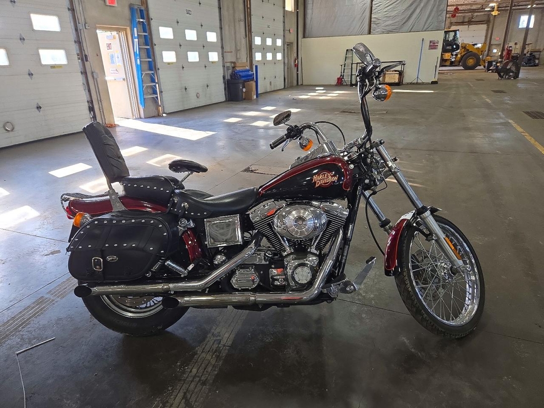 Вид 2000 HARLEY-DAVIDSON FXDWG, угол 1