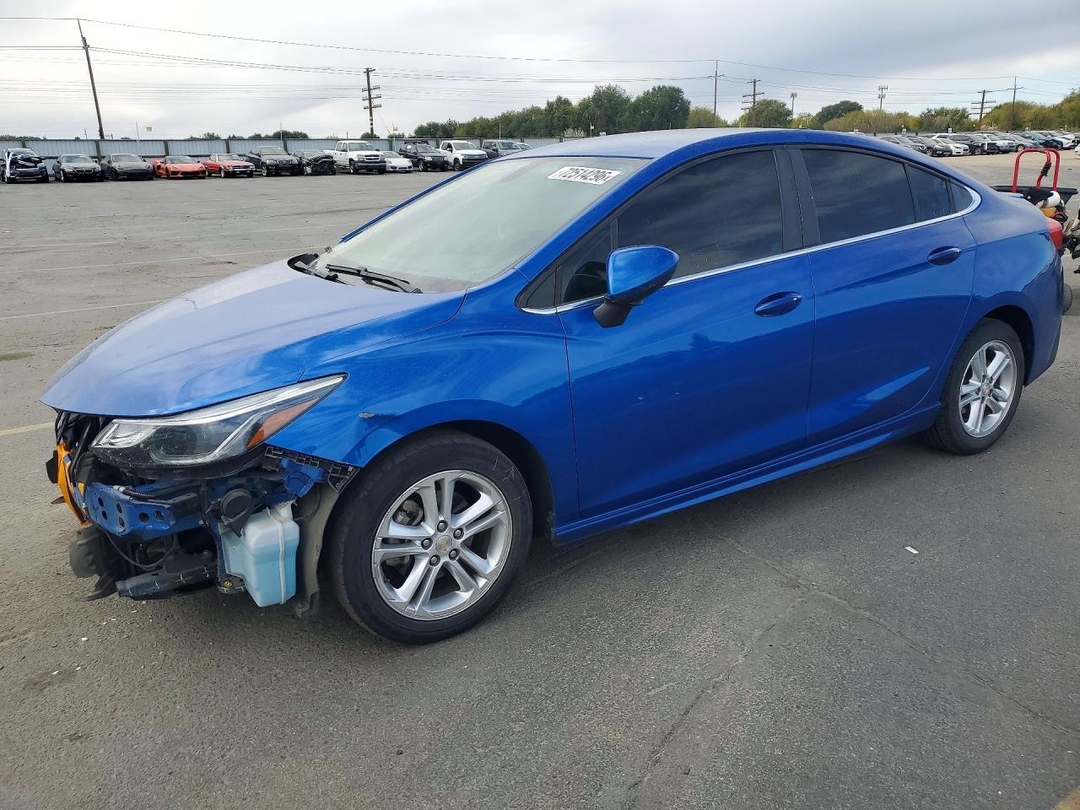 منظر 2017 CHEVROLET CRUZE LT، زاوية 1