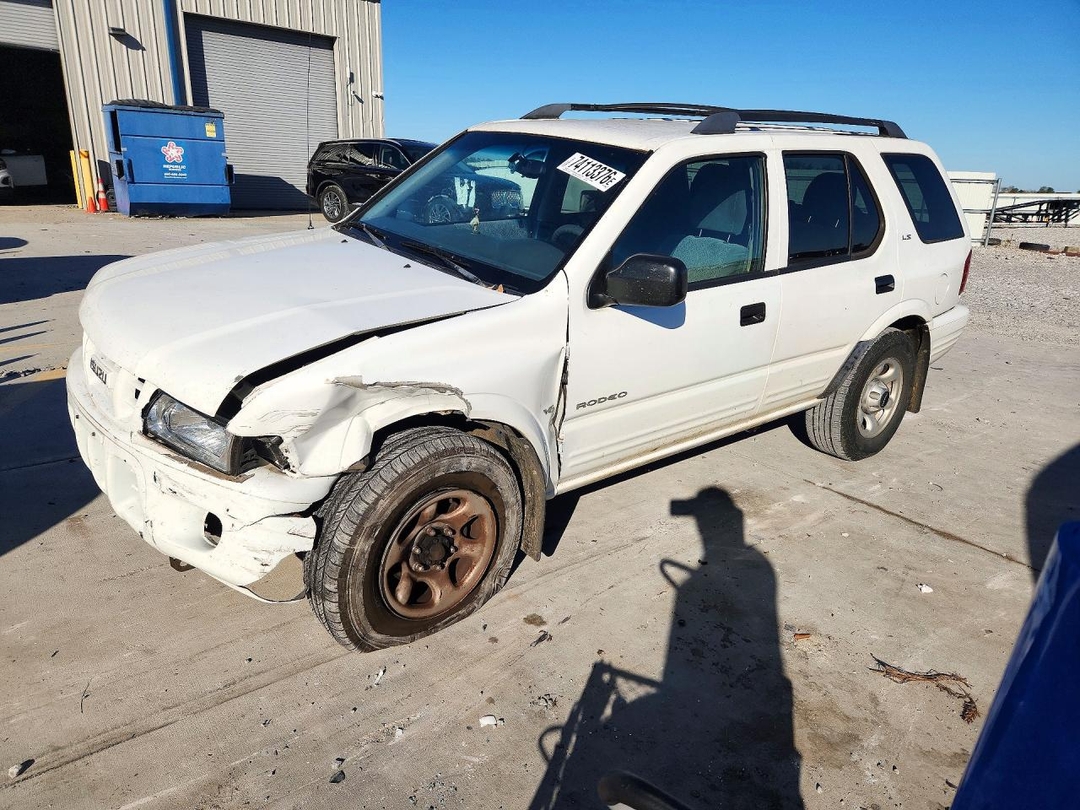 Vue de 2001 ISUZU RODEO S, angle 1