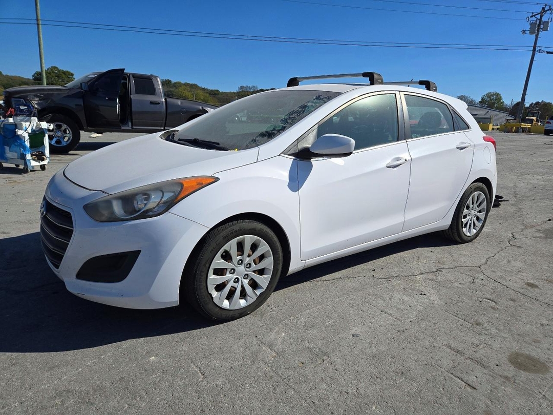 Вид 2016 HYUNDAI ELANTRA GT BASE, угол 1
