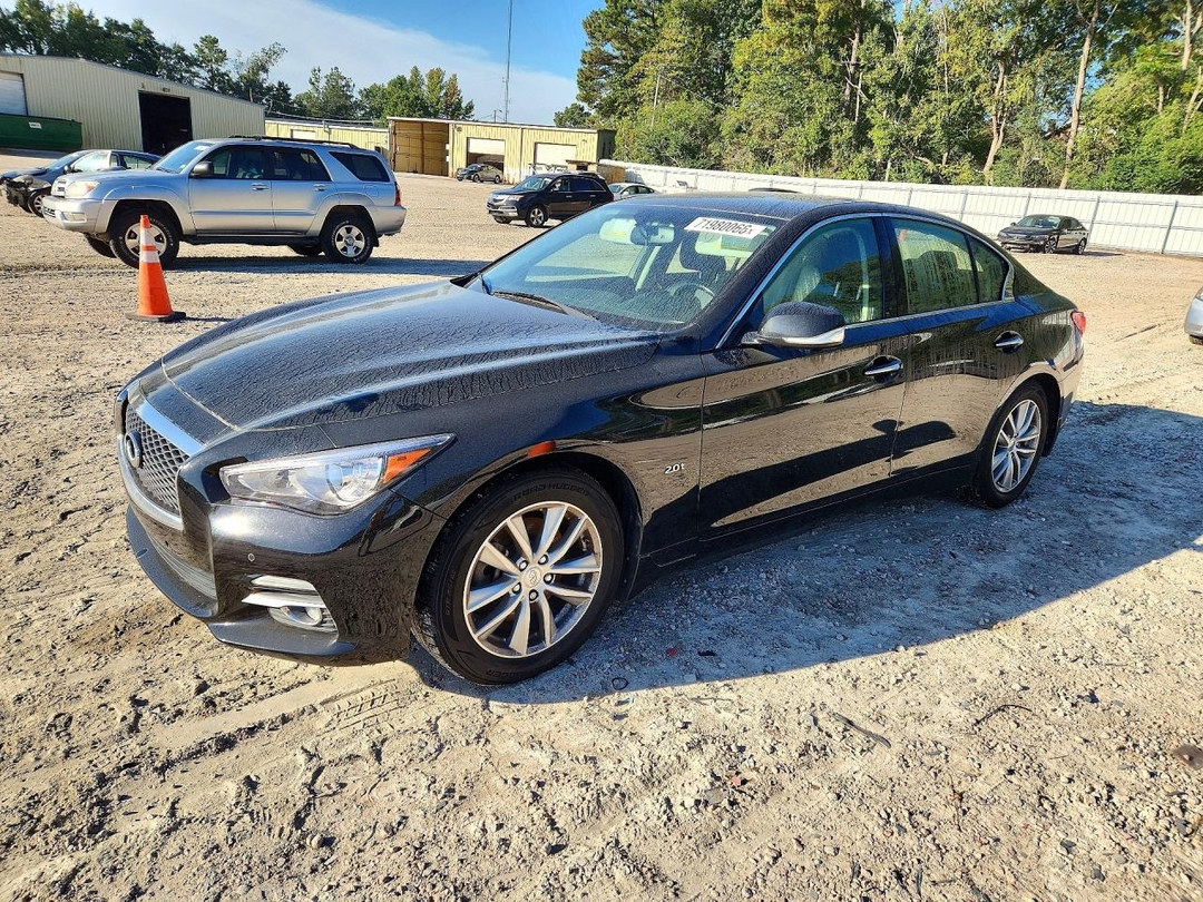 Vue de 2017 INFINITI Q50 2.0T PREMIUM, angle 1