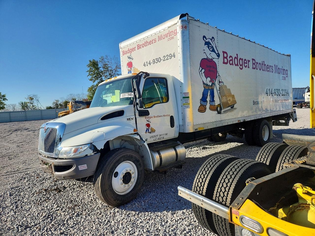 منظر 2021 INTERNATIONAL MV607 BOX TRUCK، زاوية 1