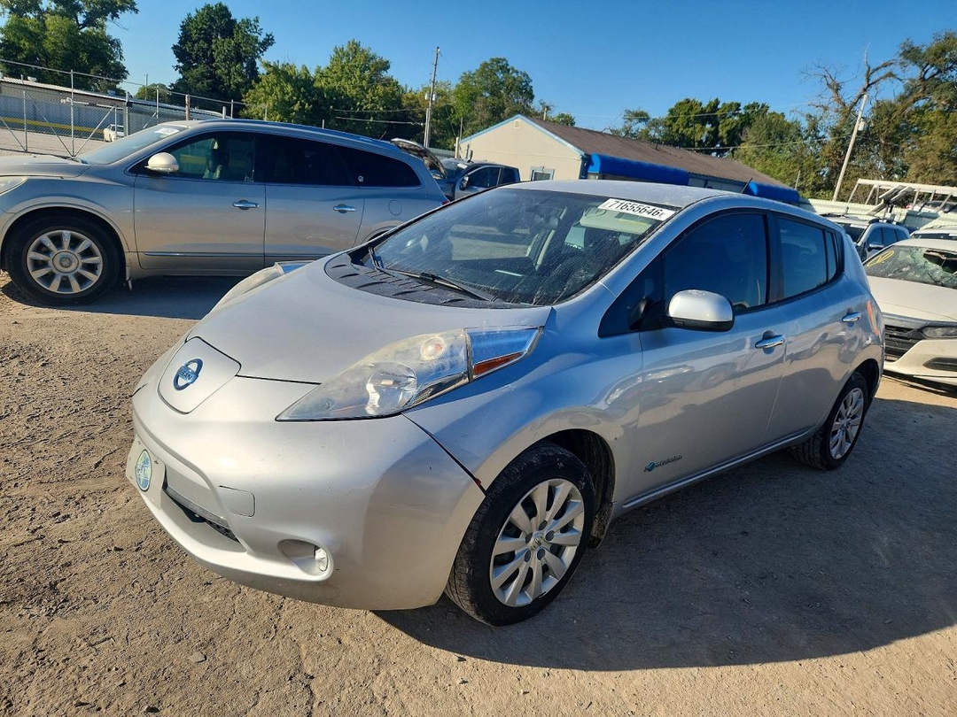 Vista de 2015 NISSAN LEAF S, ángulo 1