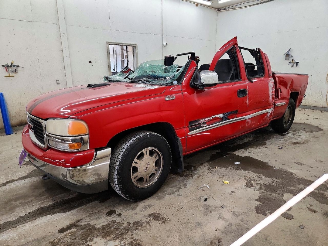 Vue de 2001 GMC NEW SIERRA C1500, angle 1