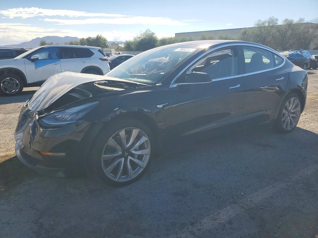 Вид 2018 TESLA MODEL 3, угол 1