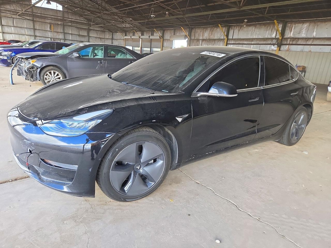 Vue de 2019 TESLA MODEL 3, angle 1