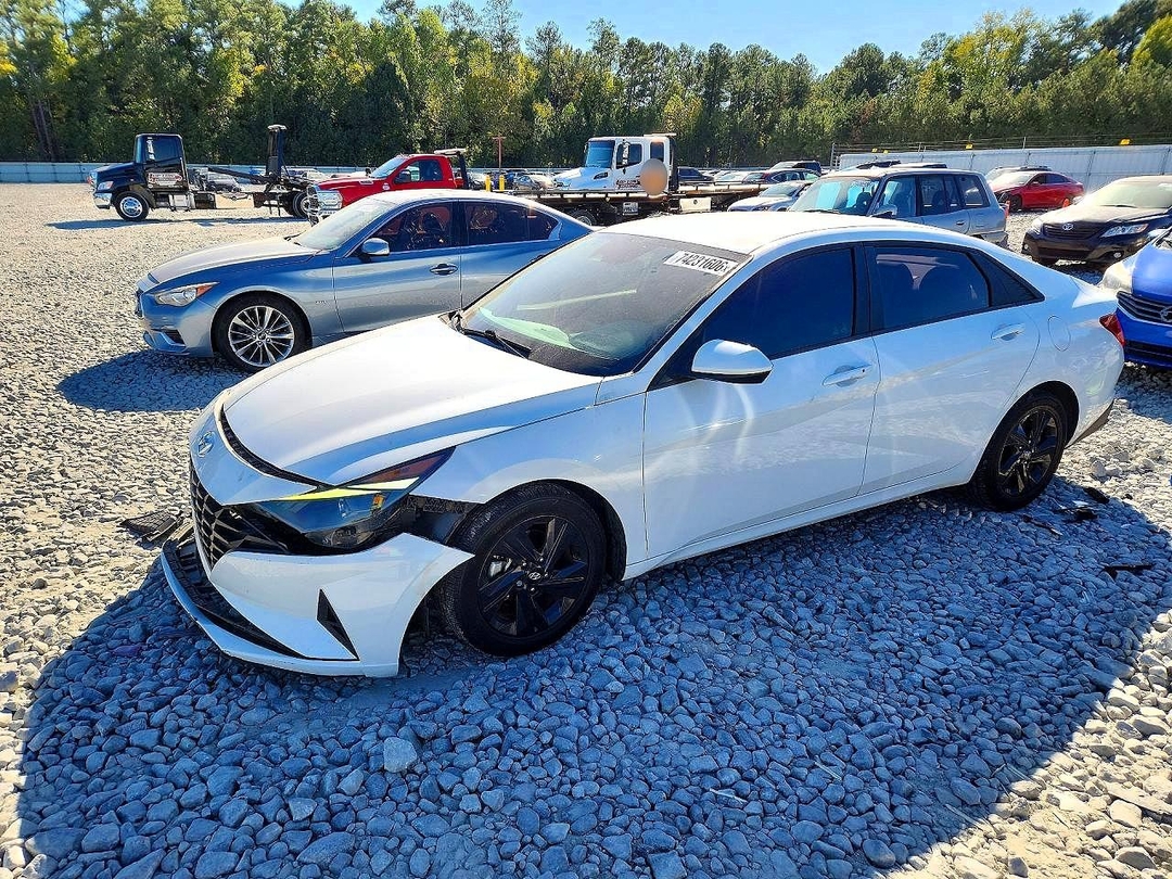 Vue de 2021 HYUNDAI ELANTRA SEL, angle 1