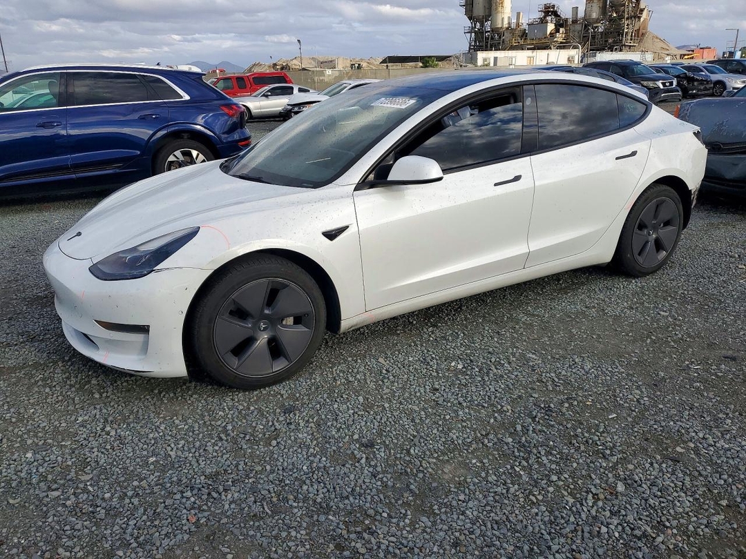 Vue de 2022 TESLA MODEL 3, angle 1