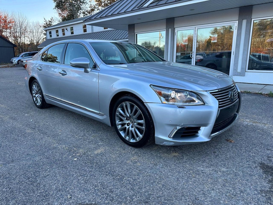 منظر 2015 LEXUS LS 460، زاوية 1