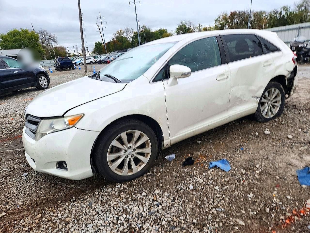 Vista de 2015 TOYOTA VENZA LE, ángulo 1