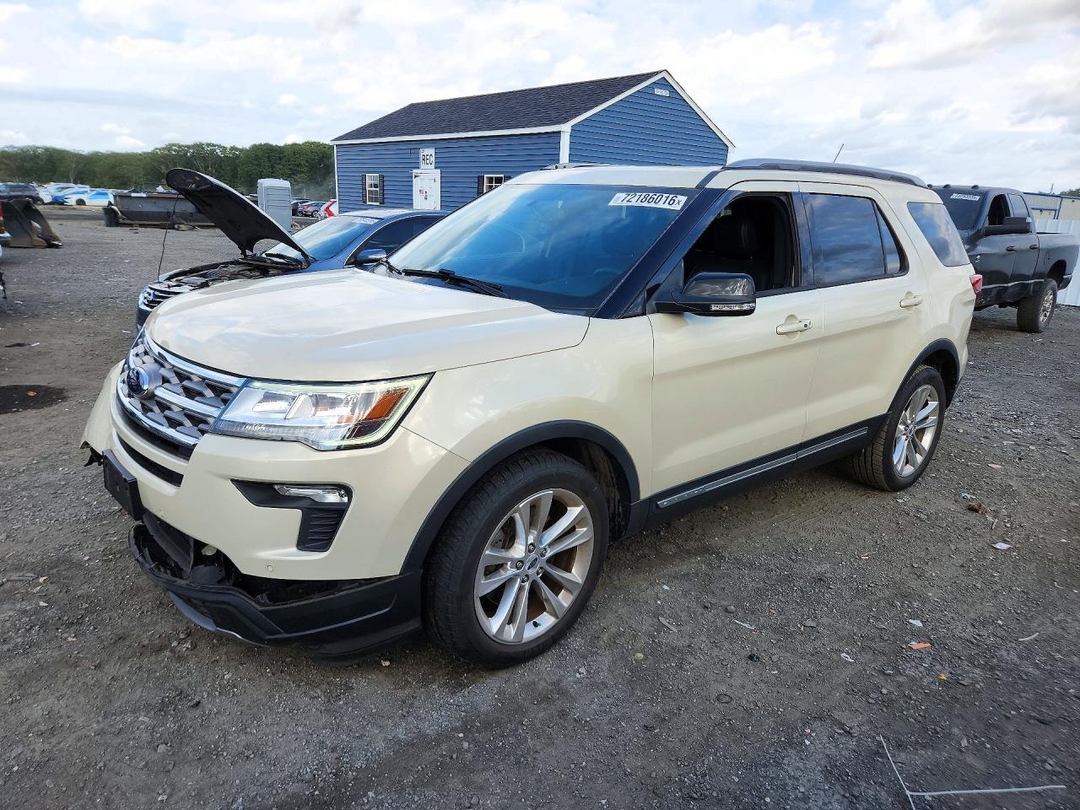 Вид 2018 FORD EXPLORER XLT, угол 1