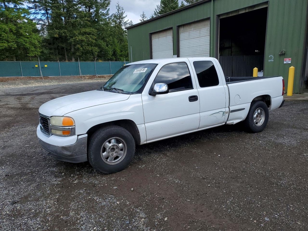 Vue de 2001 GMC NEW SIERRA C1500, angle 1