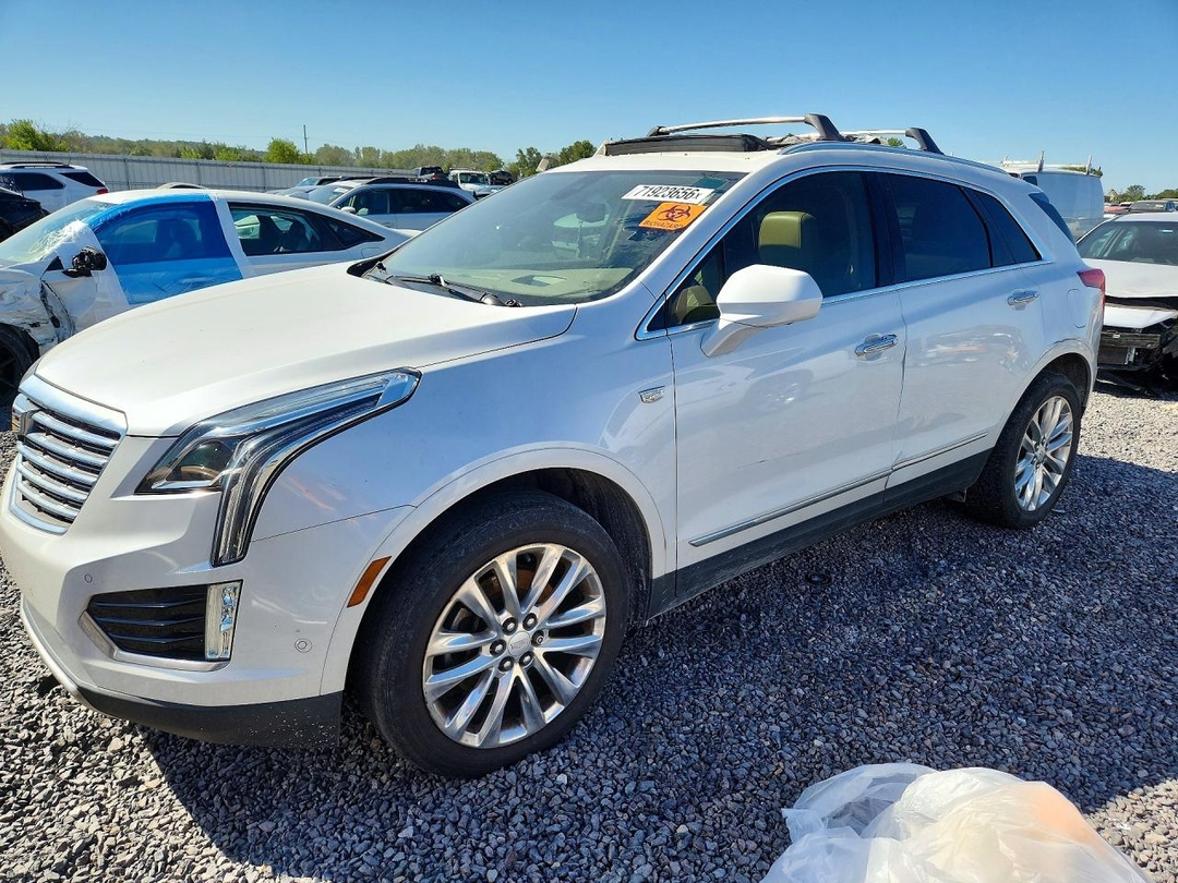 منظر 2018 CADILLAC XT5 PLATINUM، زاوية 1