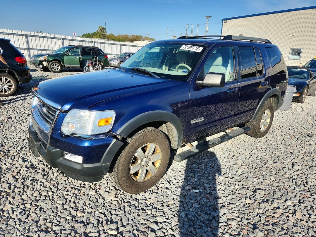 Vue de 2007 FORD EXPLORER XLT, angle 1