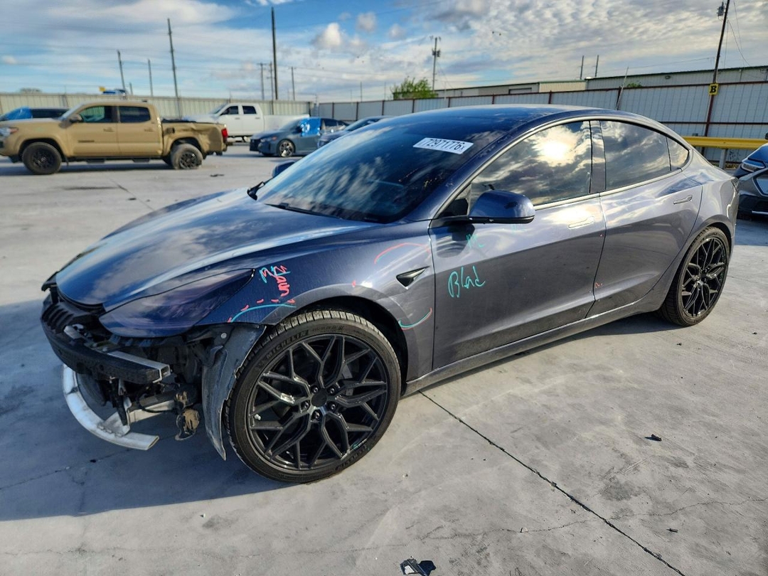 Вид 2019 TESLA MODEL 3, угол 1