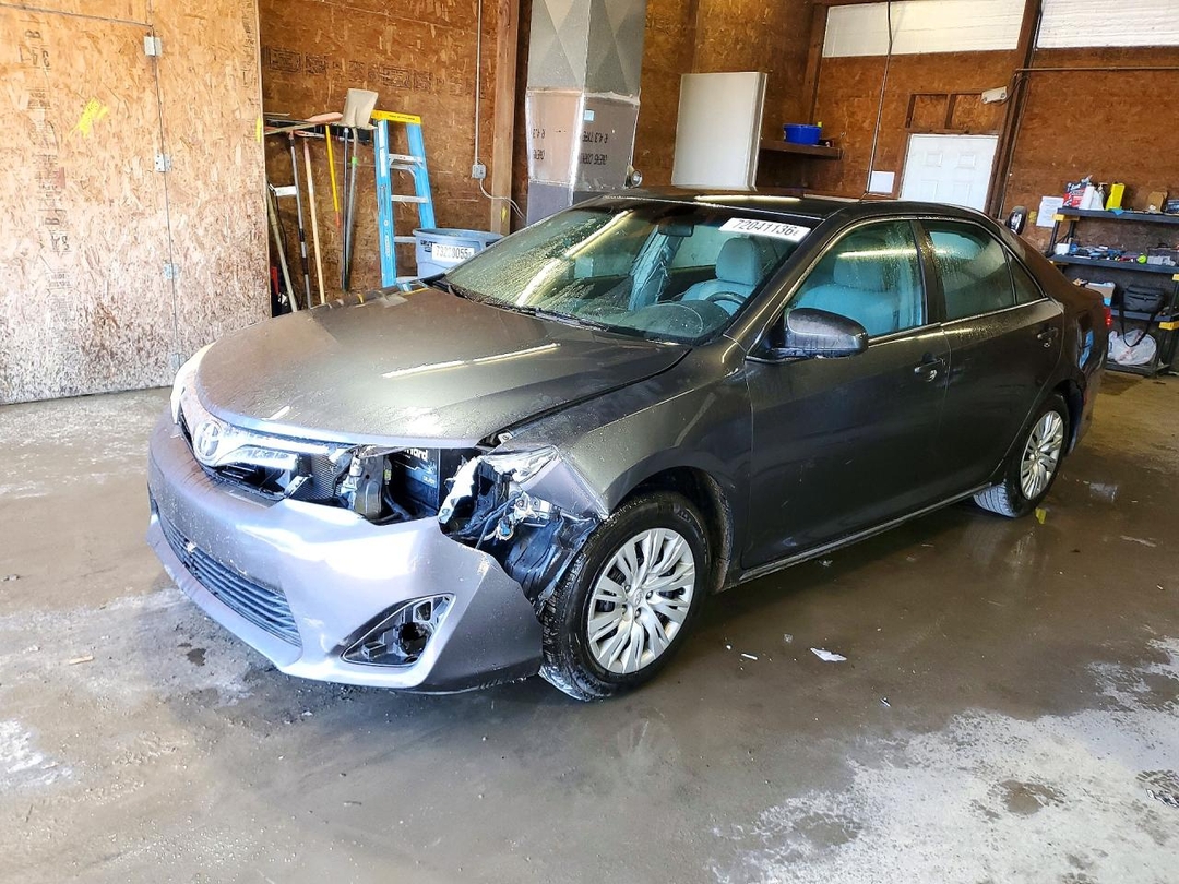 منظر 2013 TOYOTA CAMRY LE، زاوية 1