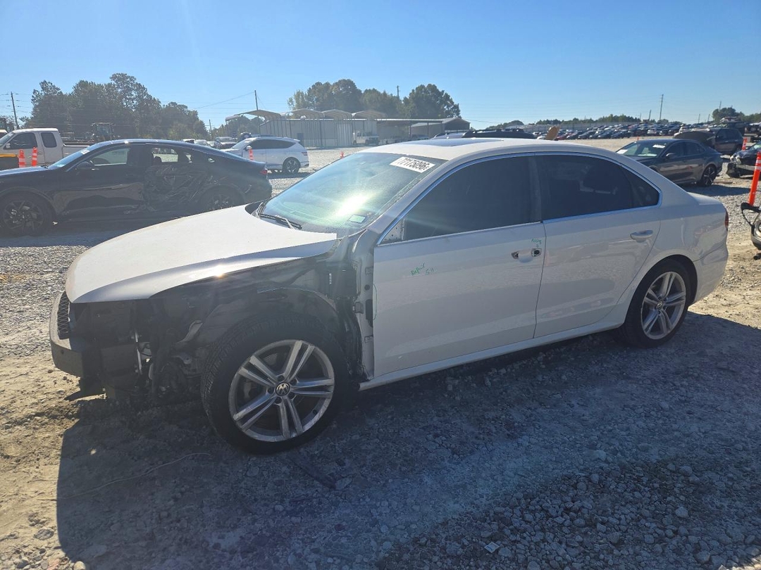 Vista de 2014 VOLKSWAGEN PASSAT SE, ángulo 1