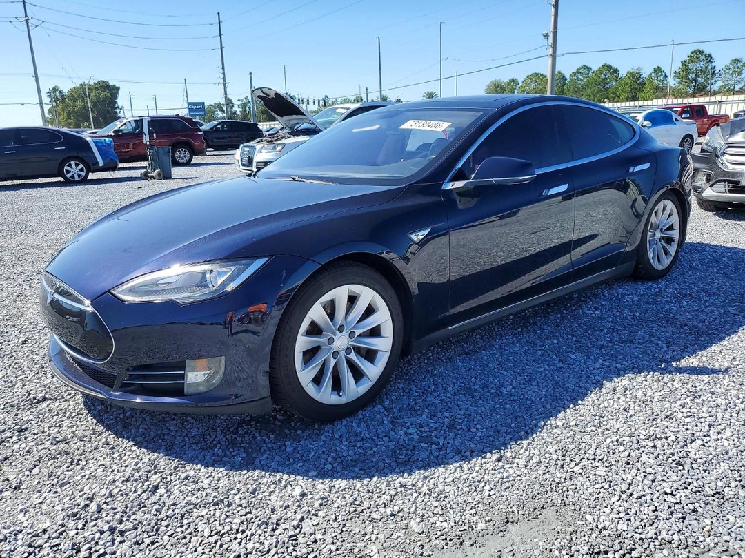 Вид 2013 TESLA MODEL S, угол 1