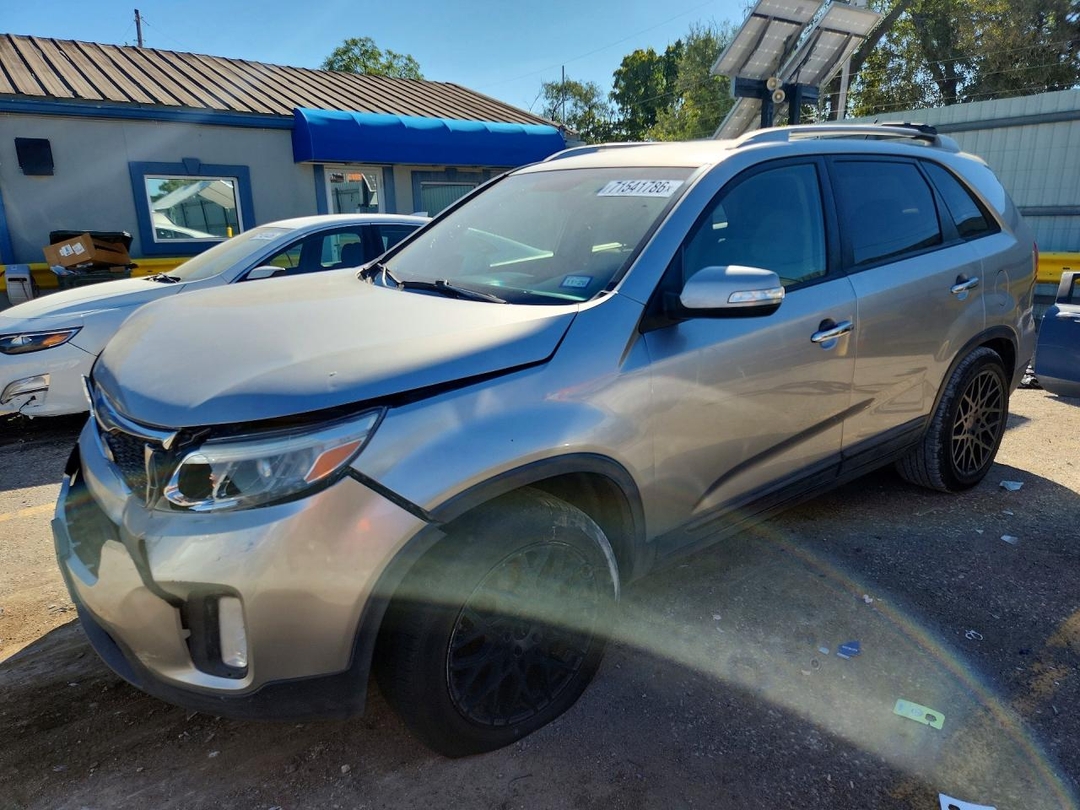 Vue de 2015 KIA SORENTO LX, angle 1