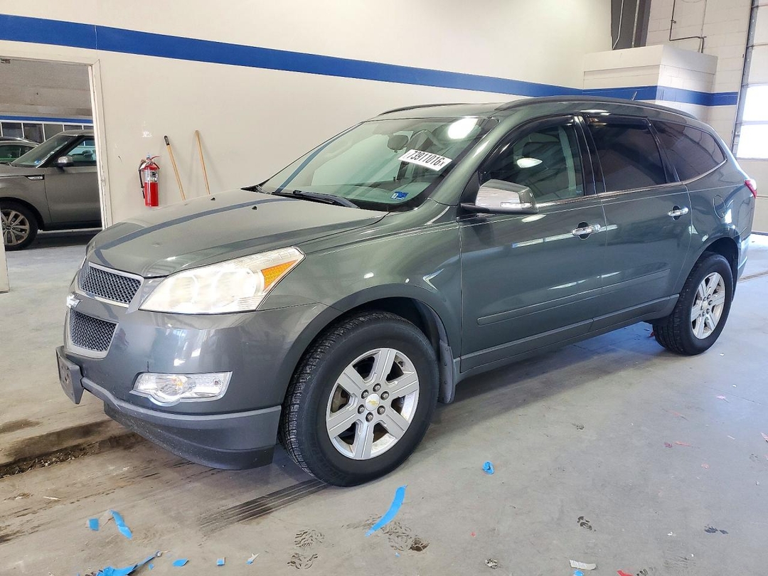 Vue de 2011 CHEVROLET TRAVERSE LT, angle 1