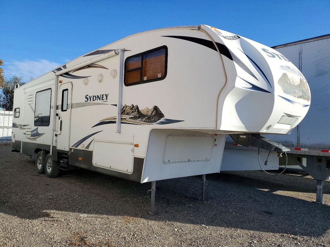 Vista de 2011 KEYSTONE OUTBACK SYDNEY CAMPER, ángulo 1