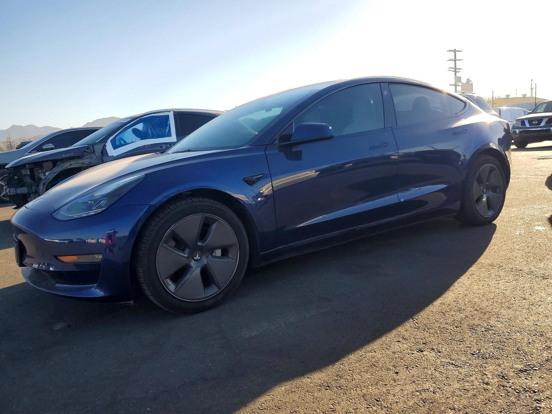 Vue de 2022 TESLA MODEL 3, angle 1