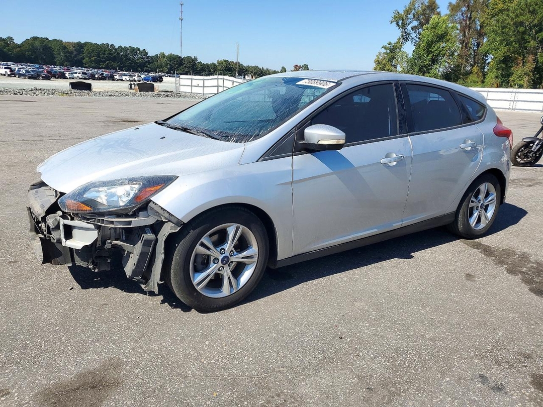 Вид 2014 FORD FOCUS SE, угол 1