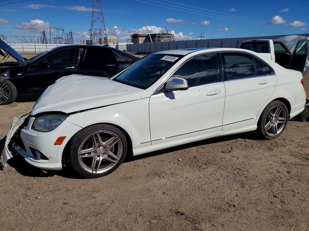 Вид 2009 MERCEDES-BENZ C 300, угол 1