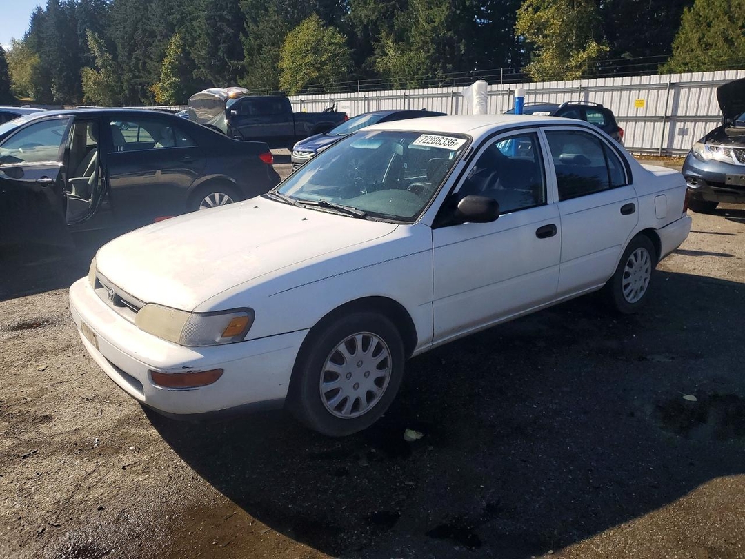 Вид 1995 TOYOTA COROLLA BASE, угол 1