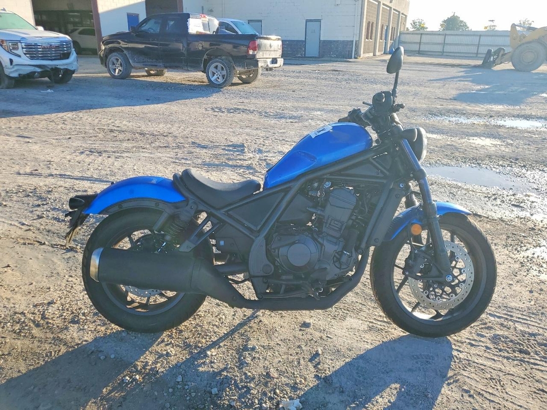Вид 2024 HONDA CMX1100 A, угол 1