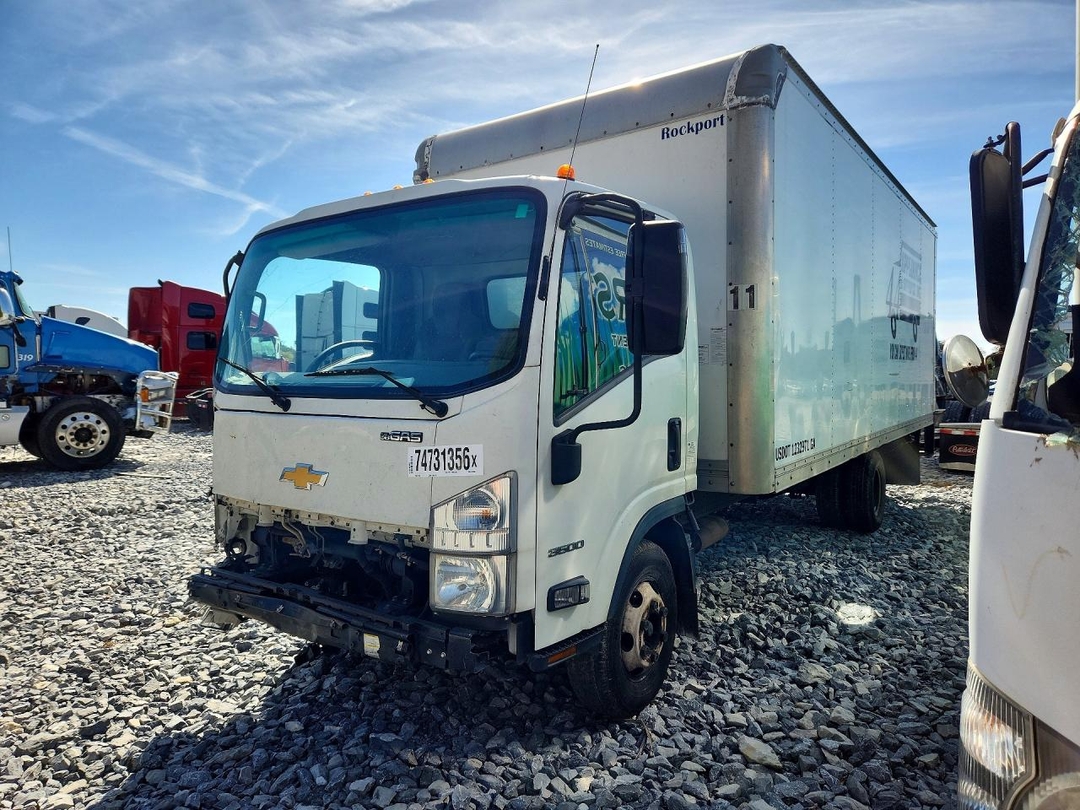 منظر 2016 CHEVROLET 3500 - BOX TRUCK، زاوية 1
